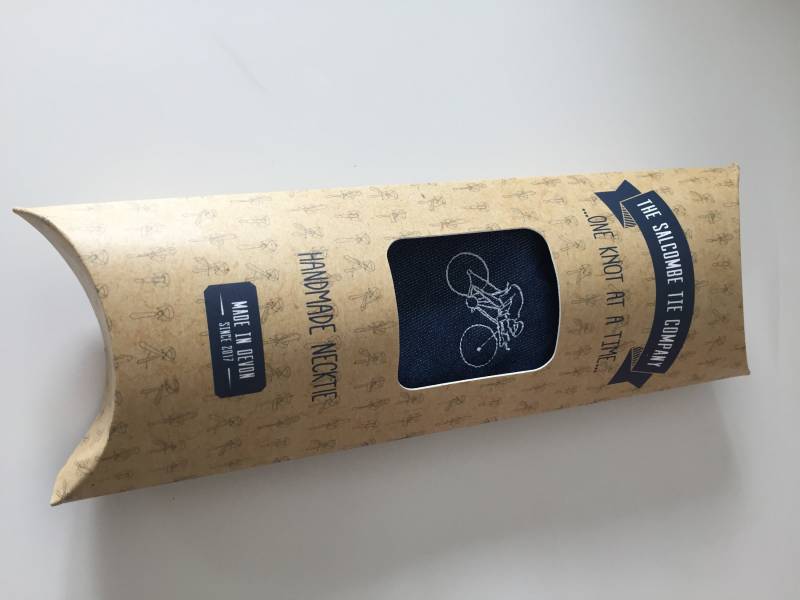 Radfahrer Von The Salcombe Tie Company Radfahrer Von The Salcombe Tie Company von sophietaverner