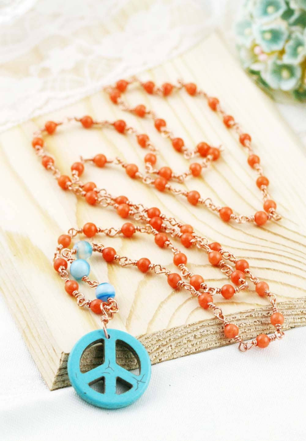 Freundschaft Und Großzügigkeit Unisex Lange Halskette - Gefärbte Jade Howlith Freundschaft Und Großzügigkeit Unisex Lange Halskette - Gefärbte Jade Howlith von sophinegiam