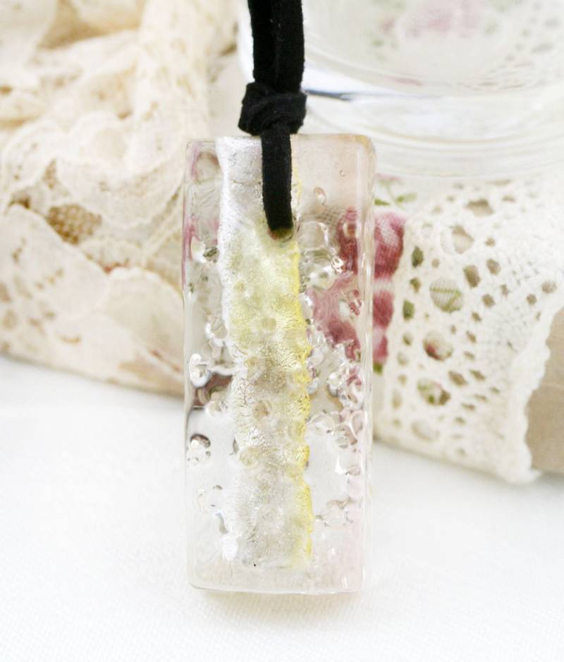 Frieren Sie Zitrone Anhänger Halskette - Geschmolzenen Glas Mit Blattsilber-Center Ein von sophinegiam