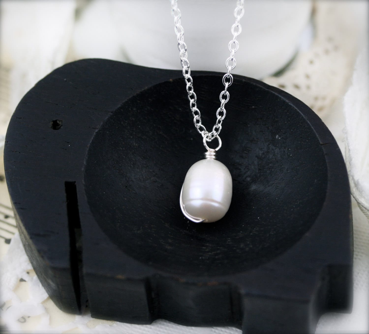 Perlenkette Mit Tropfen Und Süsswasserperle Perlenkette Mit Tropfen Und Süsswasserperle von sophinegiam
