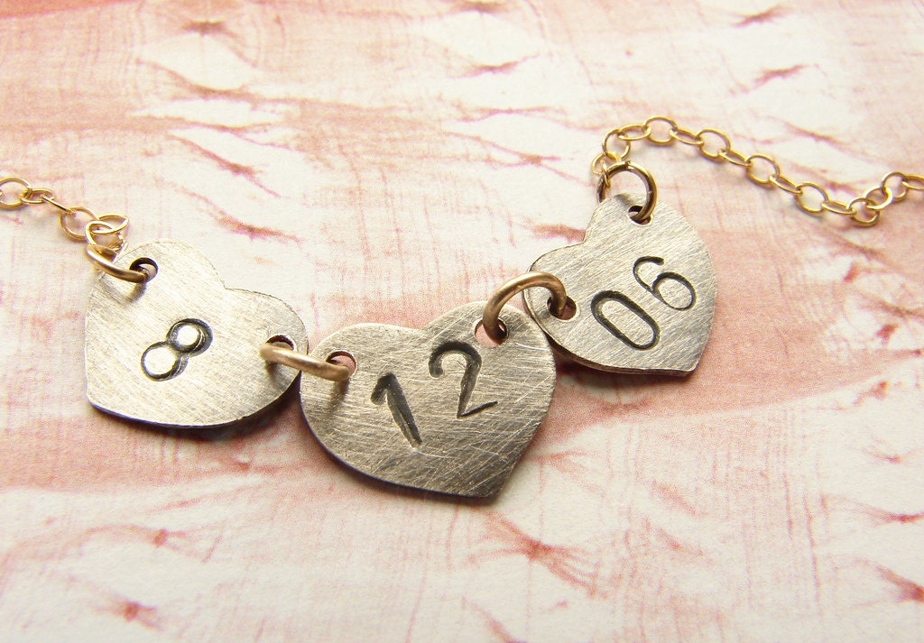 Datum Halskette, Personalisierte Jahrestag Schmuck, Zahl Gravierte Hochzeitsdatum, Halskette Geschenk Für Freundin von soradesigns