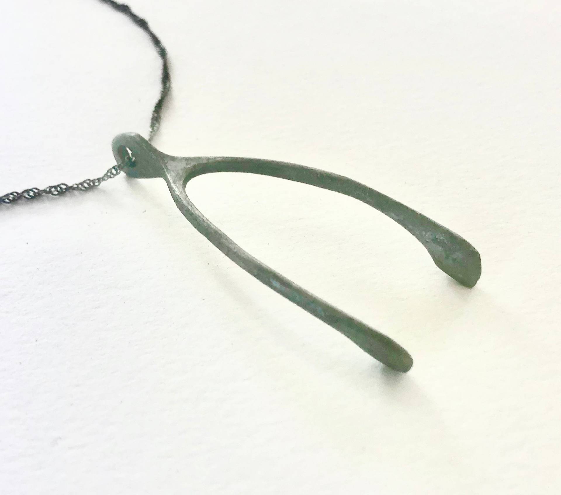 Große Messing Wishbone Halskette Antik Silber Finish, 71 cm Kette Große Messing Wishbone Halskette Antik Silber Finish, 71 cm Kette von soradesigns