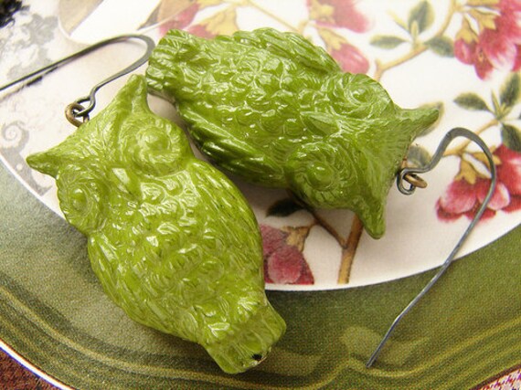 Olive Eule Ohrringe - Moosgrüne Eulen Ohrringe, Vintage Lucite Olivgrüne Olive Eule Ohrringe - Moosgrüne Eulen Ohrringe, Vintage Lucite Olivgrüne von soradesigns