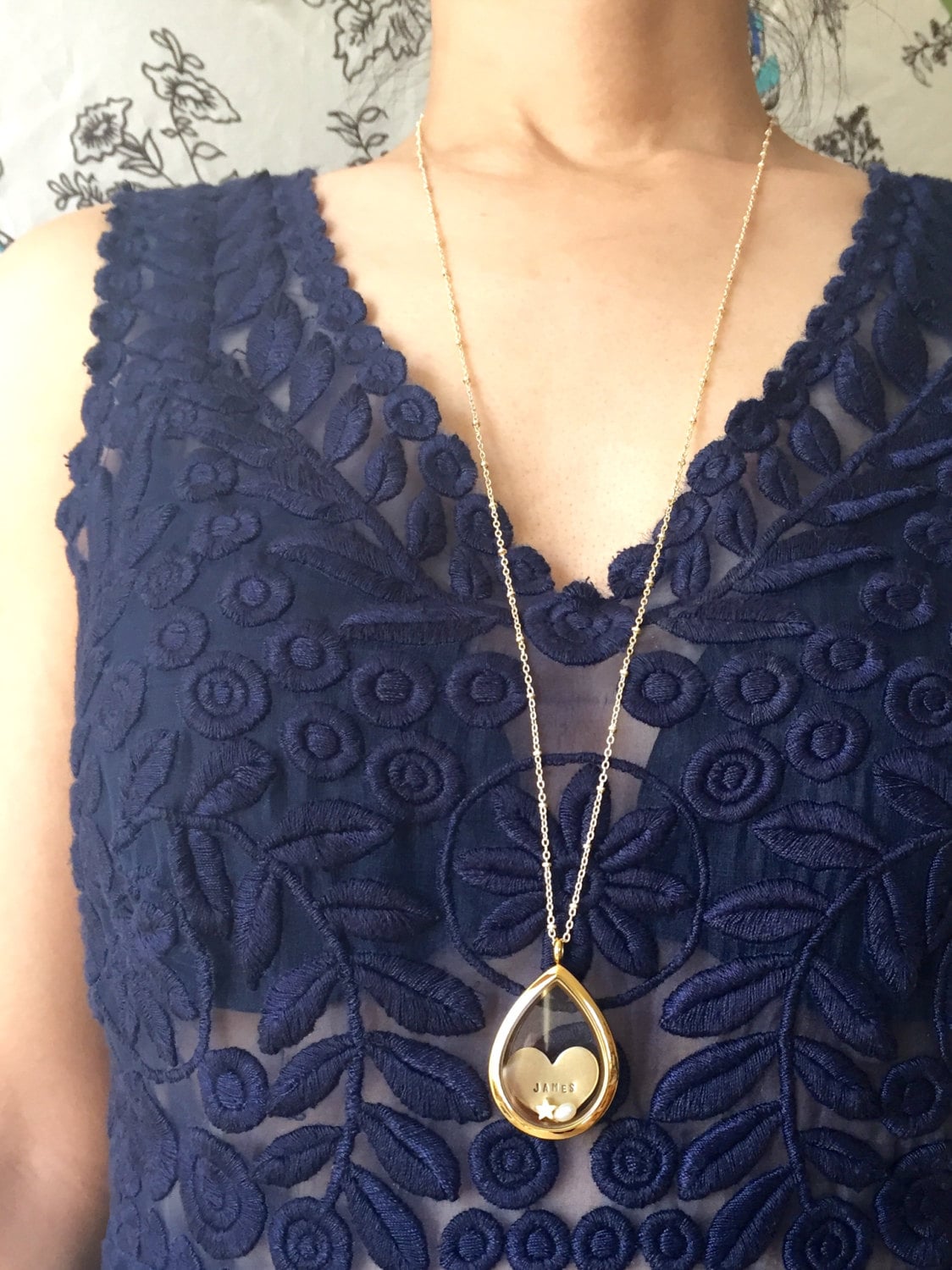 Personalisierte Halskette, Schwimmende Medaillon, Träne Glas Herz Schmuck, Kind Namen Neue Mutter Geschenk, Medaillon Halskette von soradesigns