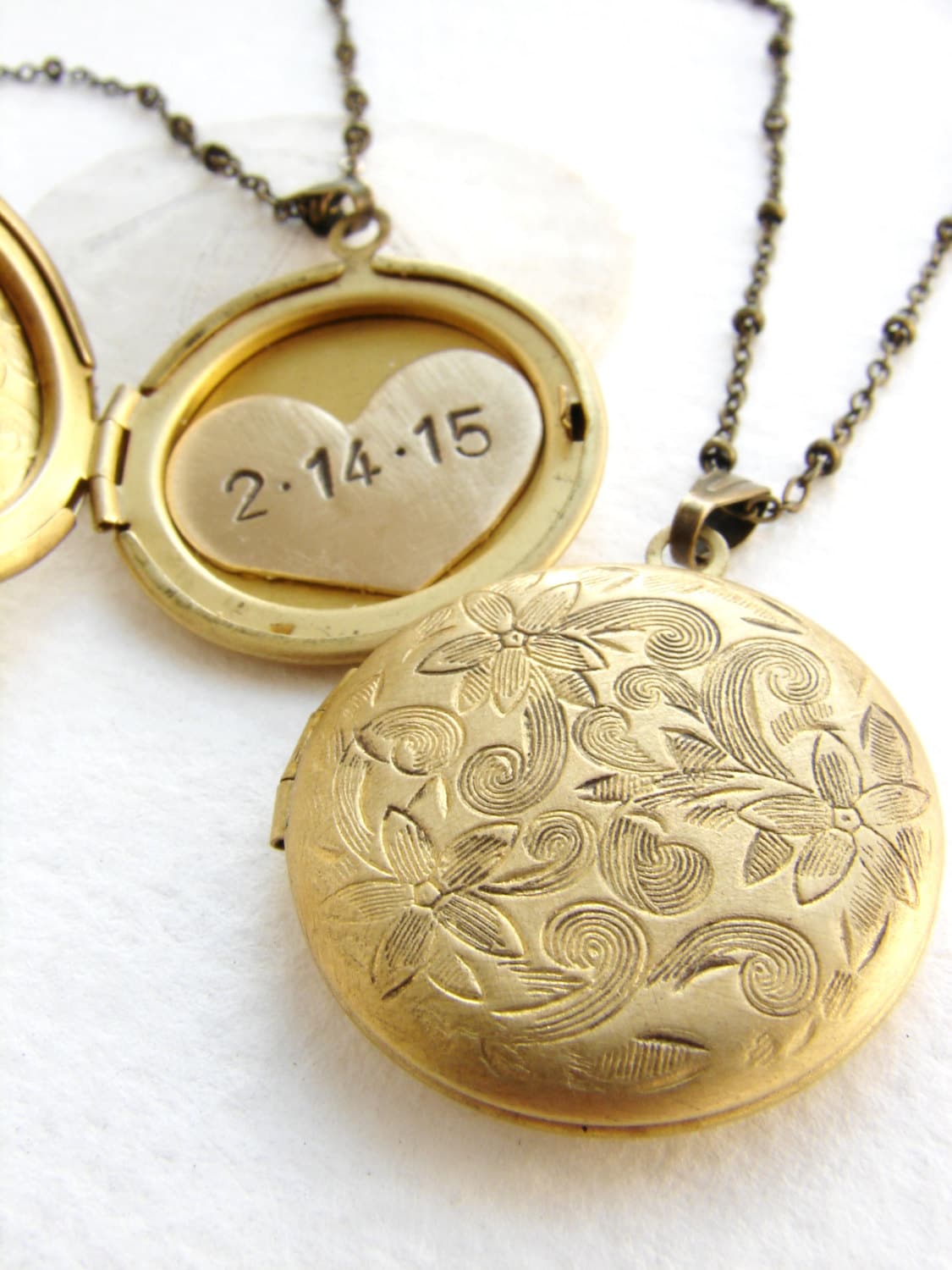 Personalisierter Schmuck, Benutzerdefinierte Hochzeitsdatum Halskette, Erste Valentinstag Geschenk Personalisierte Herz Medaillon Anhänger Für Personalisierter Schmuck, Benutzerdefinierte Hochzeitsdatum Halskette, Erste Valentinstag Geschenk Personalisierte Herz Medaillon Anhänger Für von soradesigns