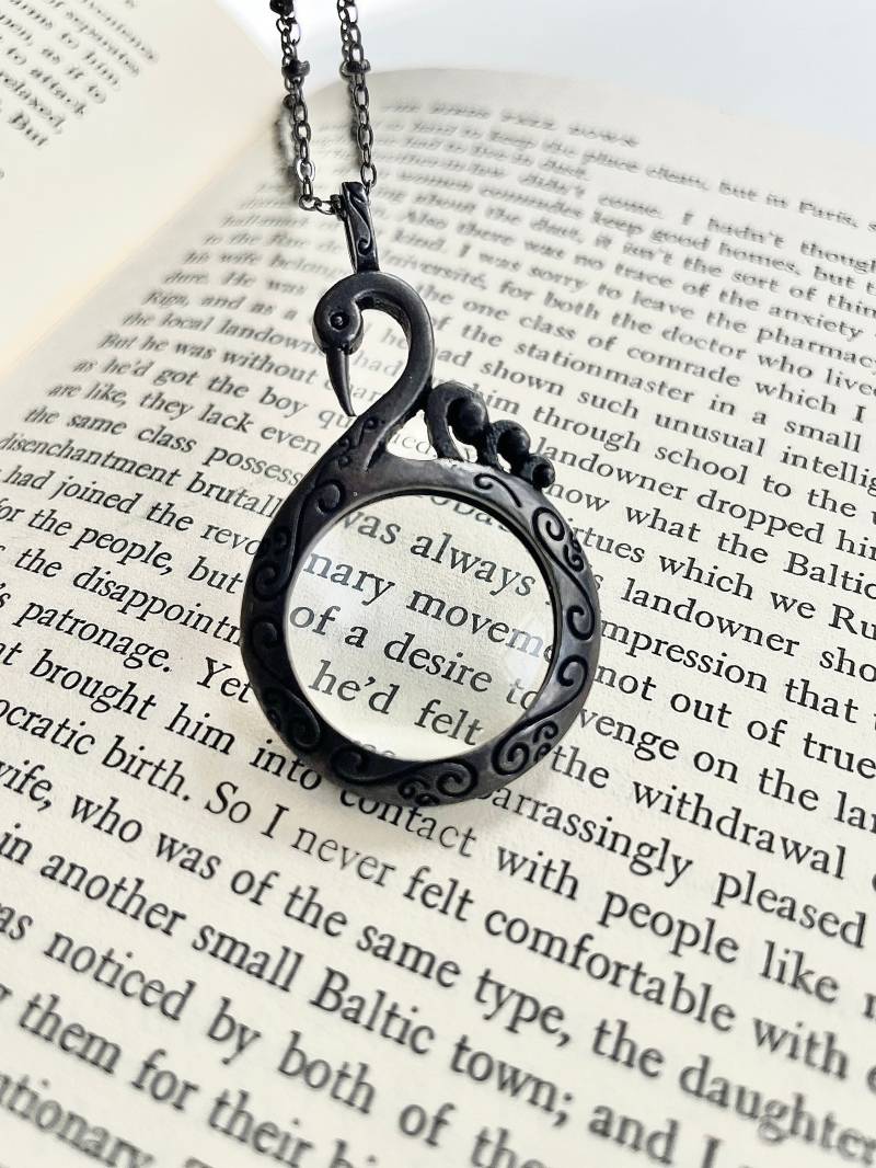 Black Swan Halskette Mit Lupe Antiker Monokel Anhänger von soradesigns