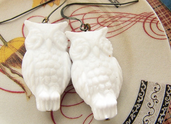 Weiße Eulen Ohrringe, Schneeweiße Oxidierte Sterling Silber Ohrringe Weiße Eulen Ohrringe, Schneeweiße Oxidierte Sterling Silber Ohrringe von soradesigns