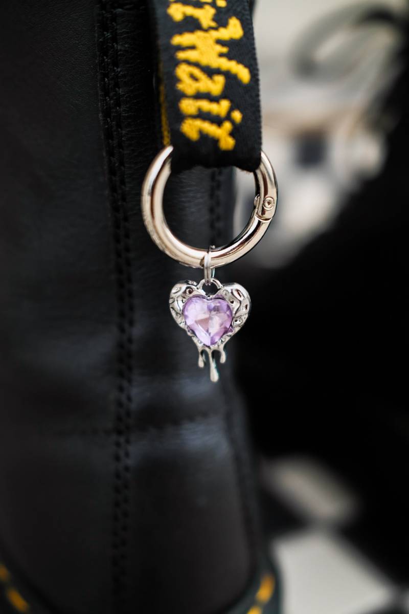 Y2K Lila Herz Boot Anhänger von sorayrayaxo