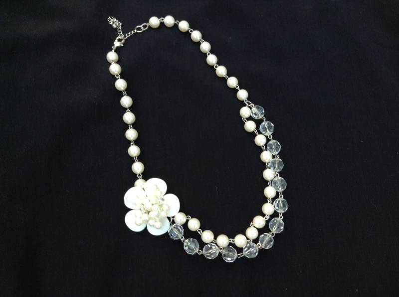 Jahrgang Pearl Und Klaren Perlen Halskette Mit Blume Schöne Hochzeit Schmuck von sorellasvintagejewel
