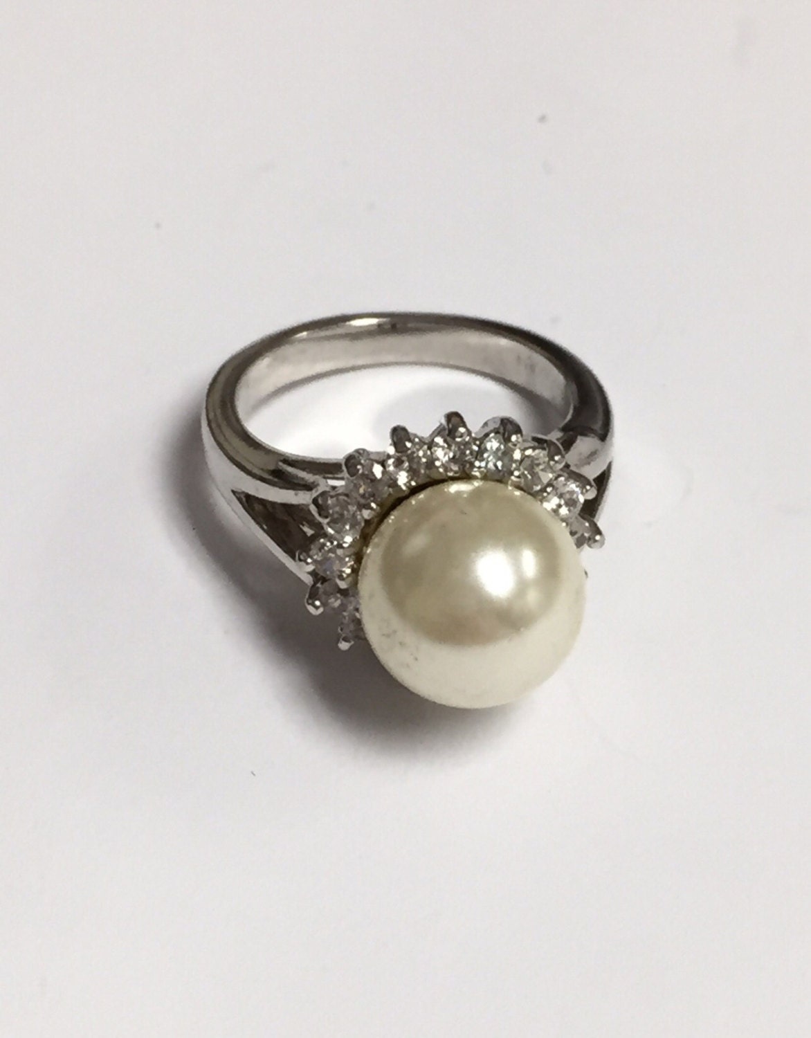 Vintage Silber Ring Mit Perle Und Klaren Strass Größe 5 Einfache Elegante Hochzeitsschmuck von sorellasvintagejewel