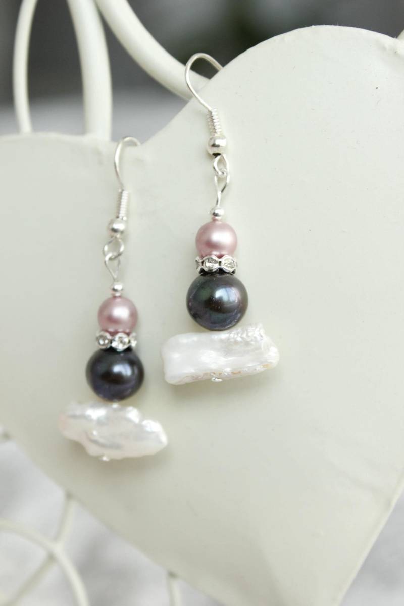 Biwa Perlen Hängeohrringe Süßwasserperle & Swarovski Akzent von sorocodesigns