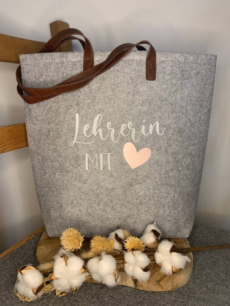 Filztasche | Lehrerin Mit Herz Lehrergeschenk Shopper Geschenkidee Felt Bag Personalisierbar von DieKleinodfabrik