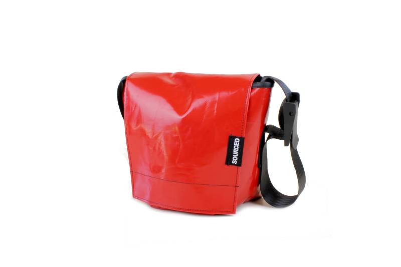 Kleine Lkw Plane Umhängetasche, Wasserdichte Schultertasche Aus Recycelter von sourcedlife