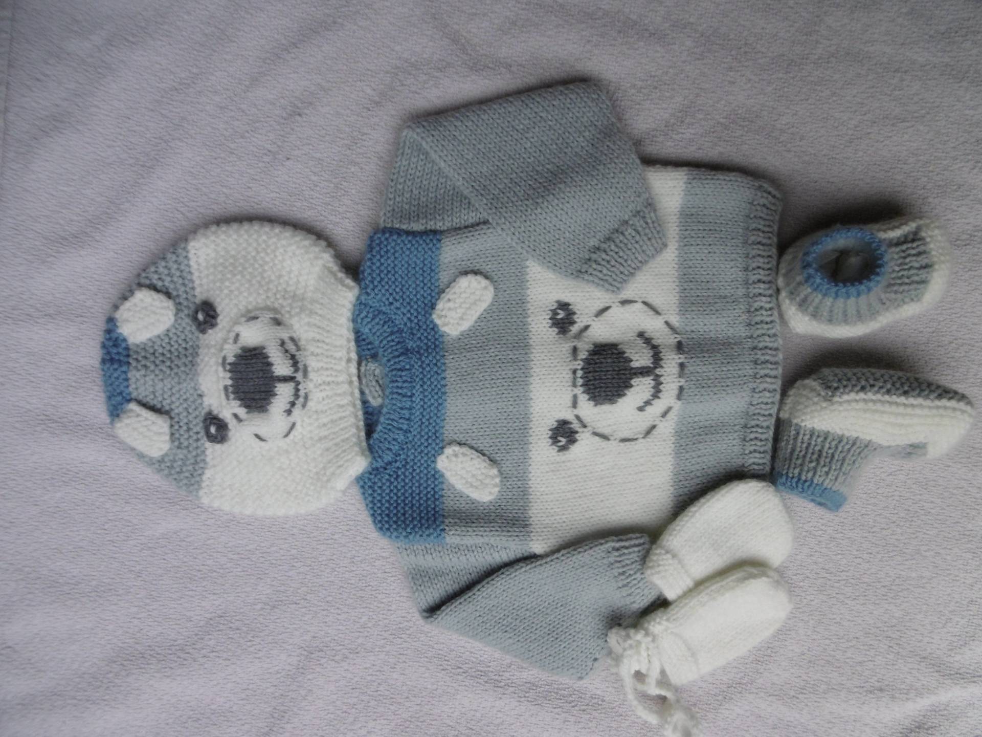 Handgestricktes Layette-Set von souricettecreation