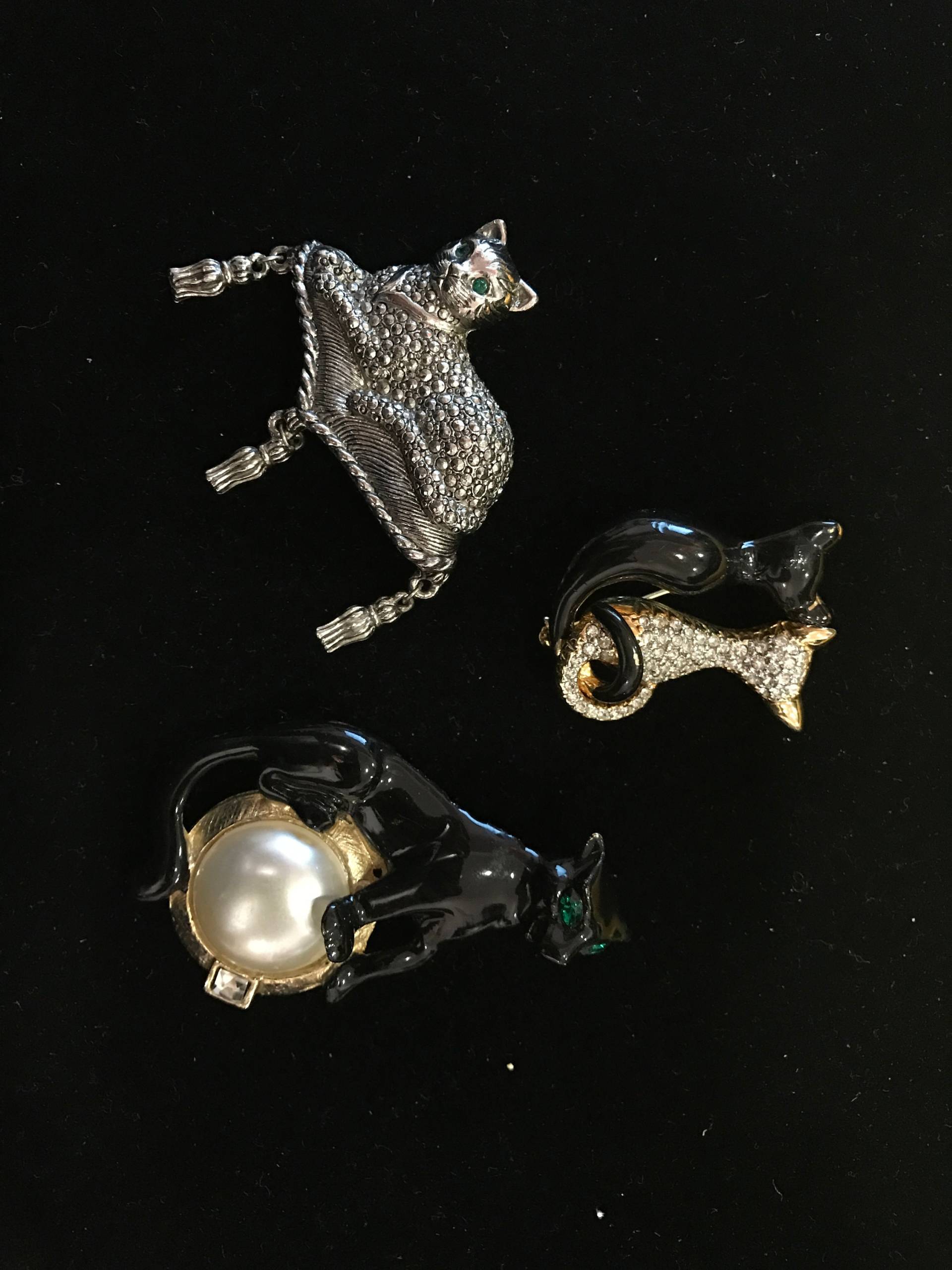 Drei Katzenbroschen von southseapearlco
