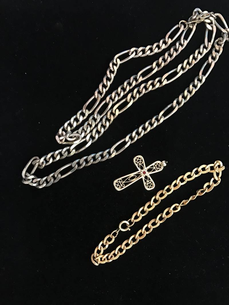 Kette, Armband Und Goldfarbenes Kreuz Kette, Armband Und Goldfarbenes Kreuz von southseapearlco