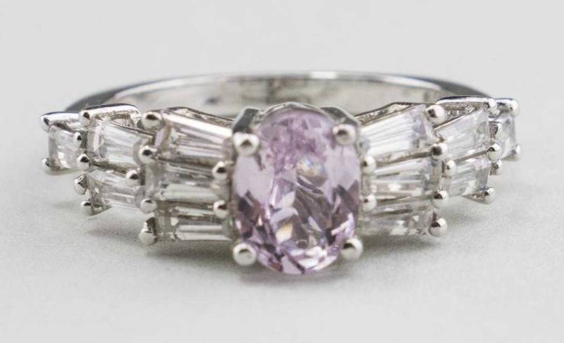 Kunzit Und Weißer Saphir-Ring Kunzit Und Weißer Saphir-Ring von southseapearlco