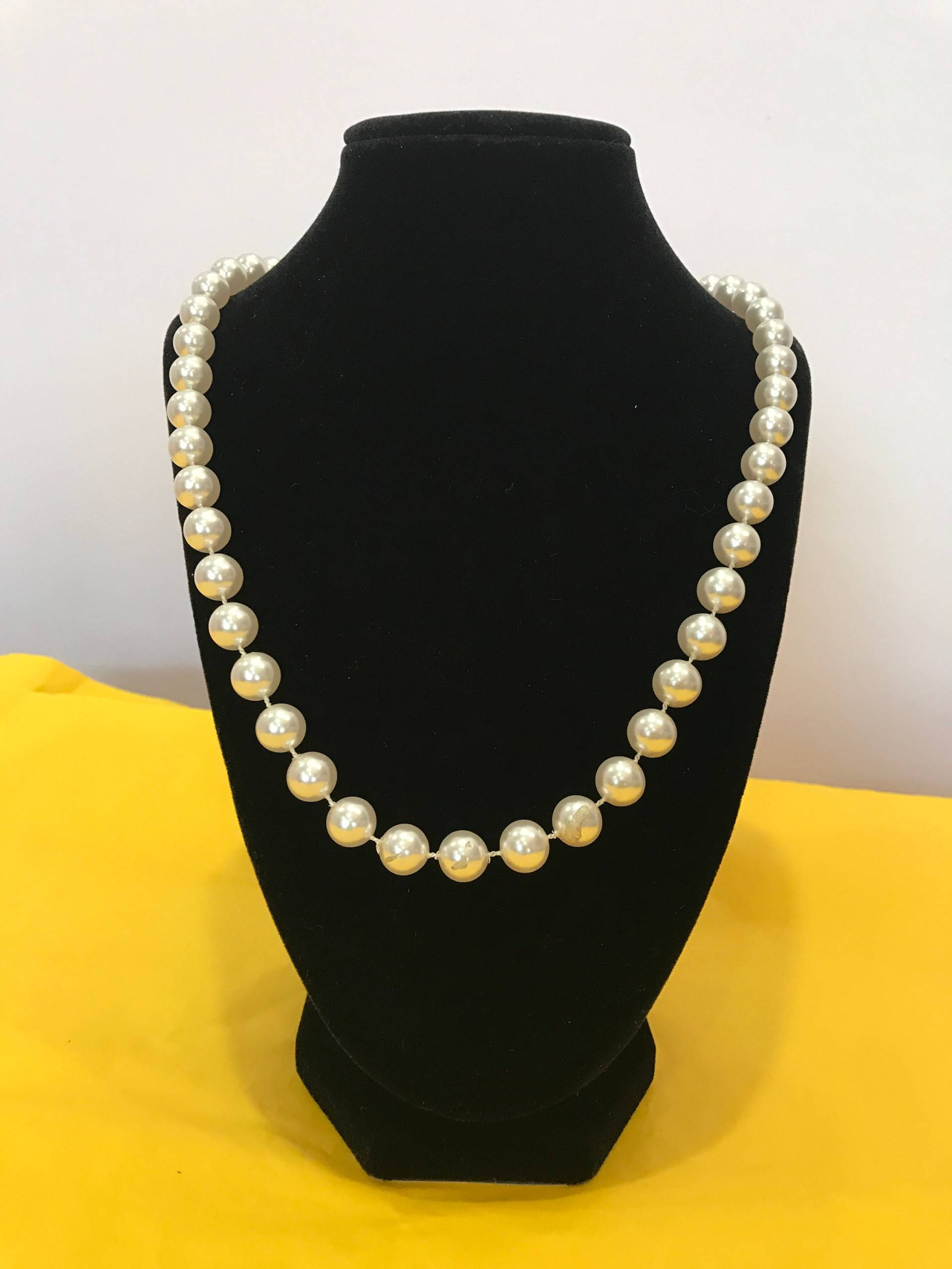 Perlen Halskette Und Gold Ohrringe von southseapearlco