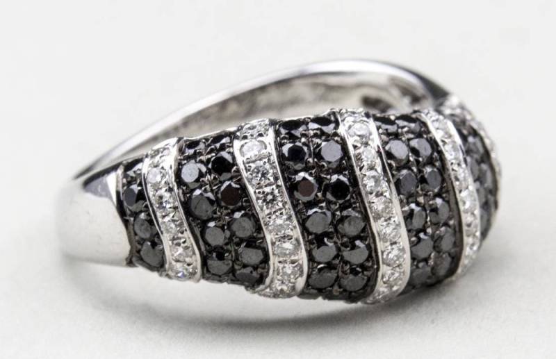 Schwarz-Weiß-Diamantring - 750Er Gelbgold Schwarz-Weiß-Diamantring - 750Er Gelbgold von southseapearlco