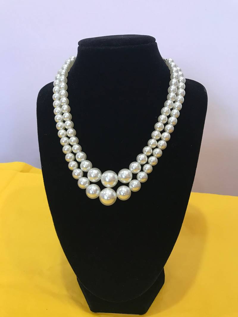 Simulierte Perle Halskette Und Creolen Simulierte Perle Halskette Und Creolen von southseapearlco