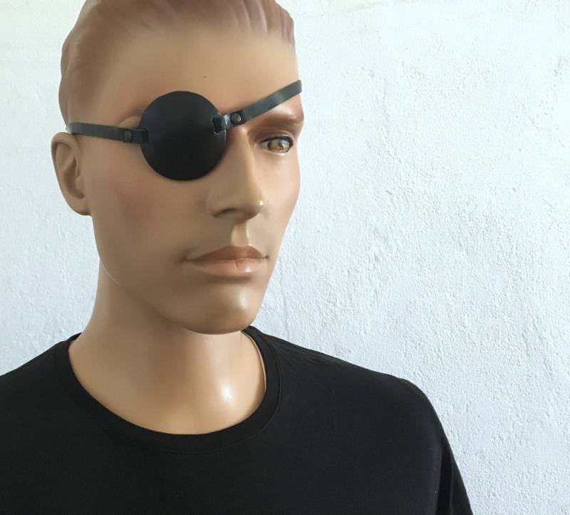 Augenklappe Runde Lederaugenklappe Eye Patch Schwarz von spaceleder