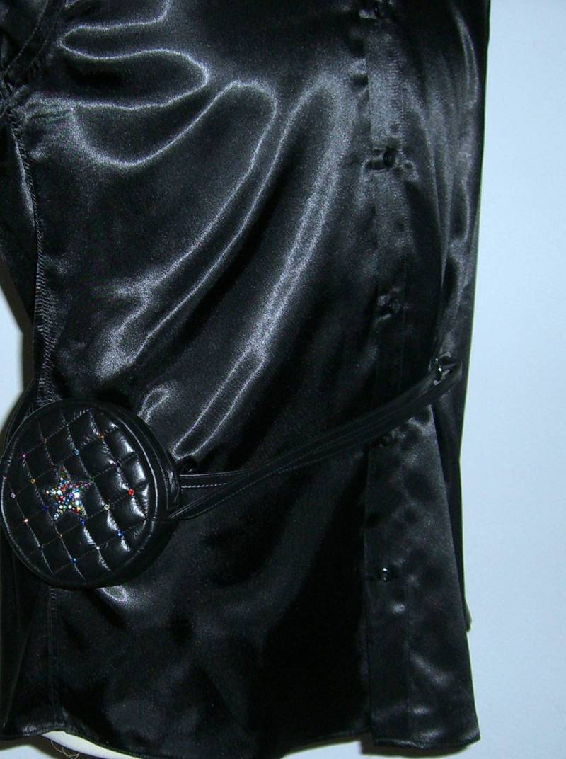 Gürteltasche Damen Hüfttasche Umhängetasche Schultertasche Unikat Stern Strasstern Schwarz Bunt Sternmotiv Strass Metallstuds von spaceleder