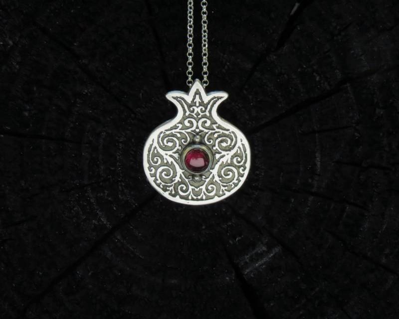 Granatapfel Anhänger - Sterling Silber Halskette Granat Granatapfel Anhänger - Sterling Silber Halskette Granat von spaceweaver