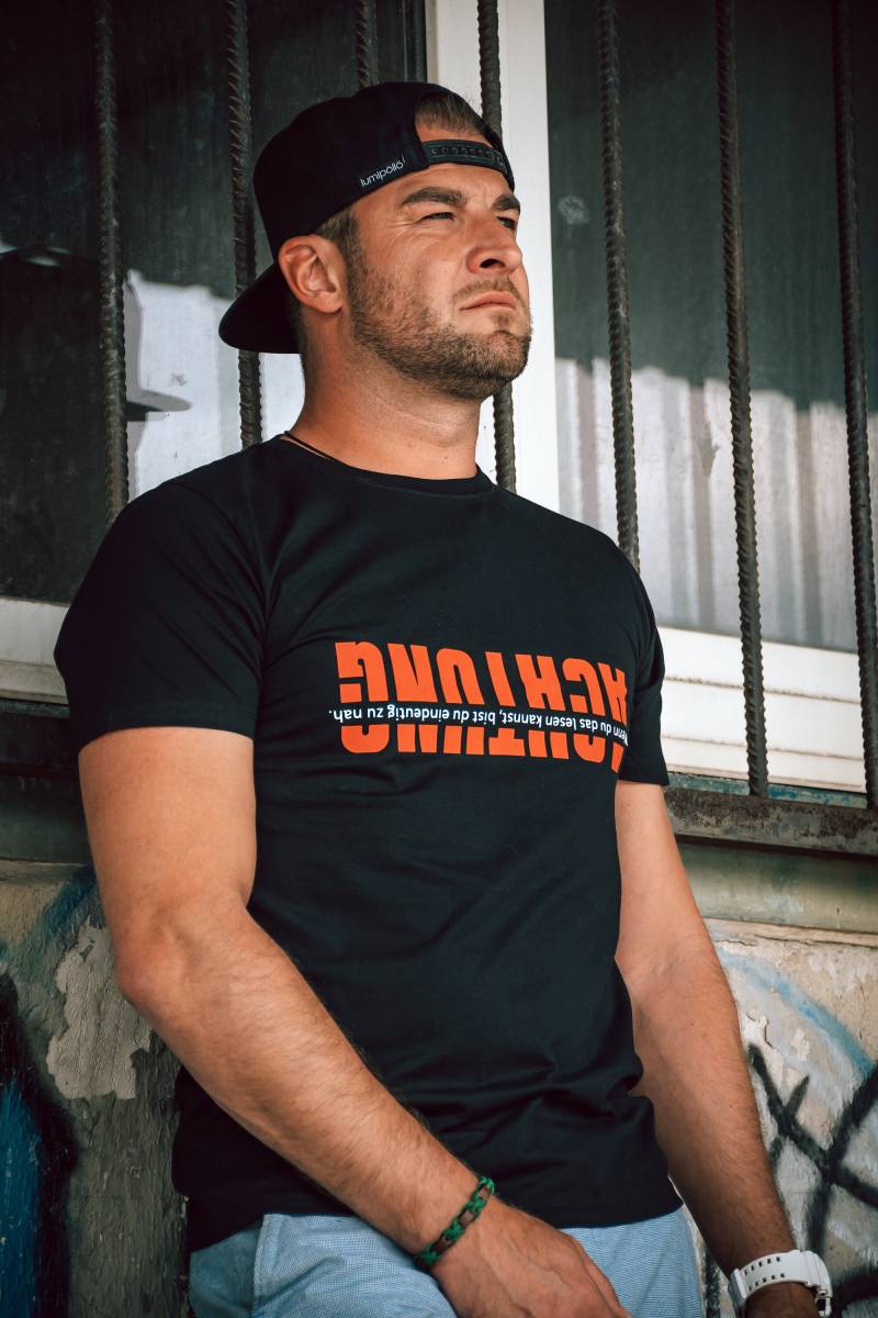 T-Shirt "Achtung" von spaghettato