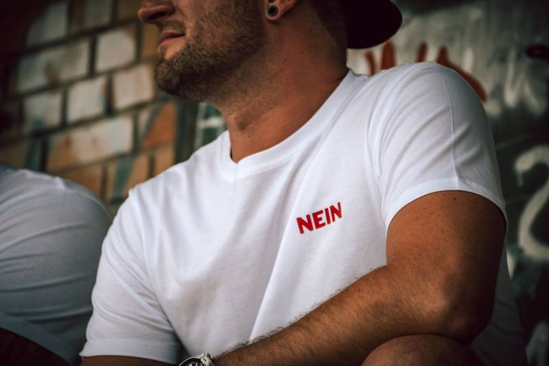 T-Shirt "Nein" von spaghettato