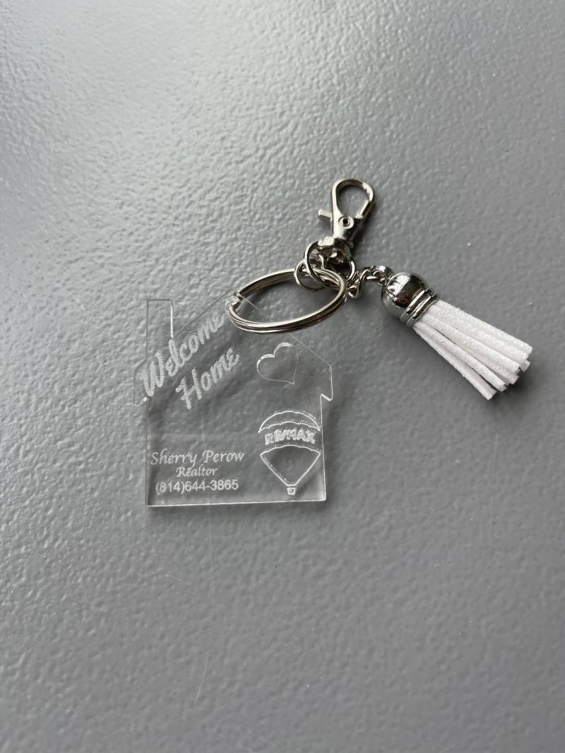 1, 7-Zoll-Verschlusskastengröße Realtor Custom Gravierter Acryl-Schlüsselanhänger, Ihr Objekt-Logo Und Name von sparkettedesigns
