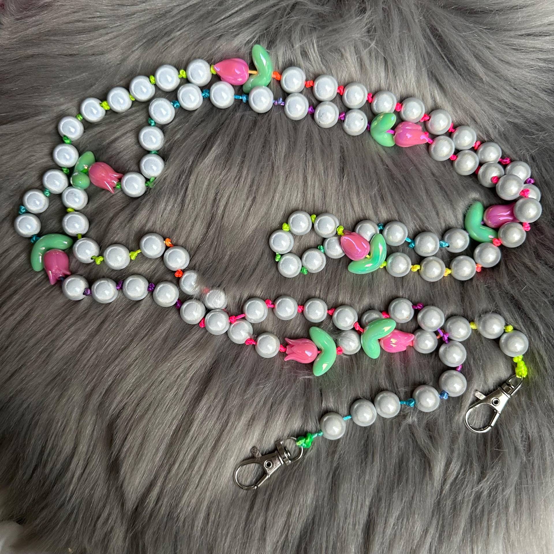 Wunderschöne Handykette Mit Magic Pearls & Süßen Detailperlen Wunderschöne Handykette Mit Magic Pearls & Süßen Detailperlen von sparklingheavenbylu