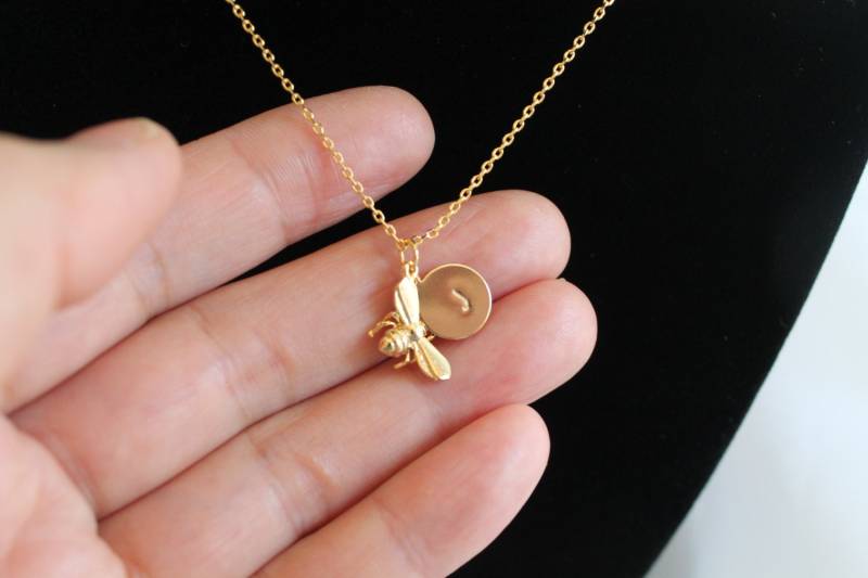 Gold Honig Biene Collier Mit Individuelle Dvd, Bumble Bee Halskette, Initialed von spellingB