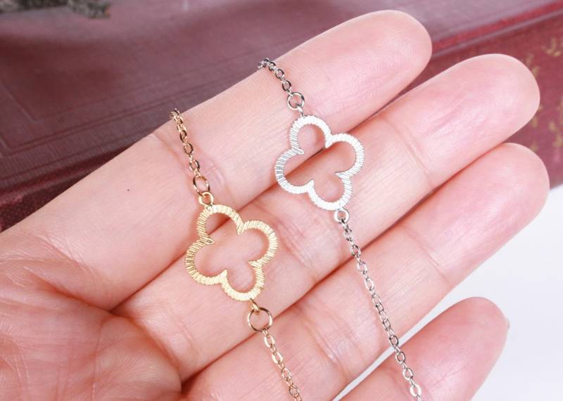 Kleeblatt Halskette, Glücksklee Hochzeit, Brautjungfer Geschenk, Weihnachtsgeschenk, Schneller Versand von spellingB