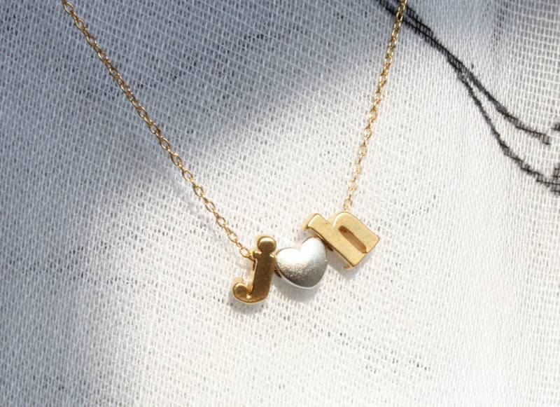 Seine Und Ihre Initiale Mit Herz, Kleinbuchstaben Initial Halskette, 3 Zeichen, Brief Personalisierung, Weihnachtsgeschenk, Hochzeit von spellingB