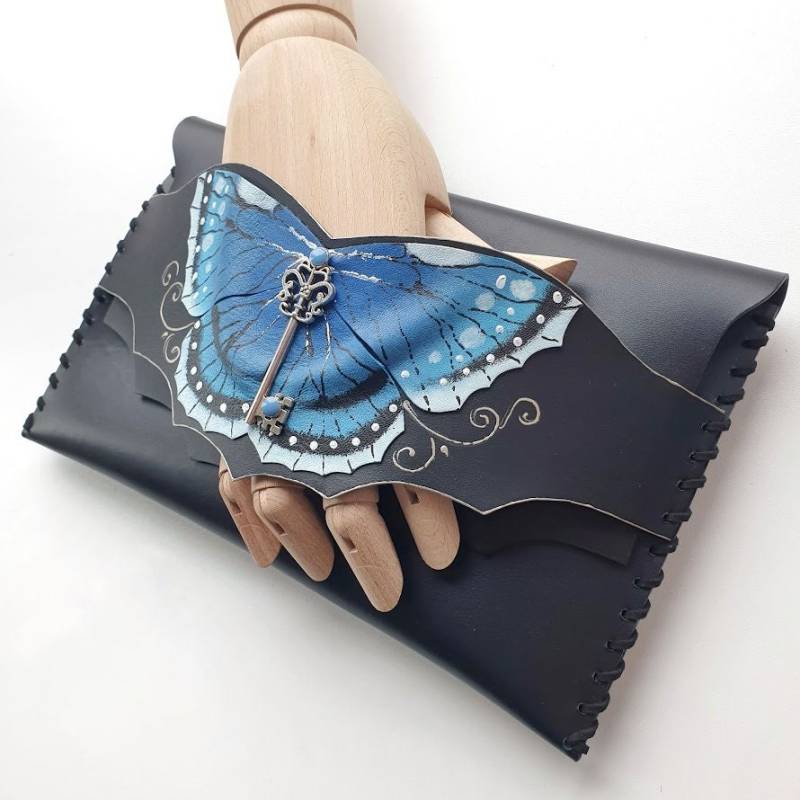 Blaue Butterfly Clutch, Schmetterling Ledertasche, Schwarze Brautjungfer Etwas Blaues, Geschenk Für Sie, Schwarze Leder Handtasche Blaue Butterfly Clutch, Schmetterling Ledertasche, Schwarze Brautjungfer Etwas Blaues, Geschenk Für Sie, Schwarze Leder Handtasche von spiculdegrau