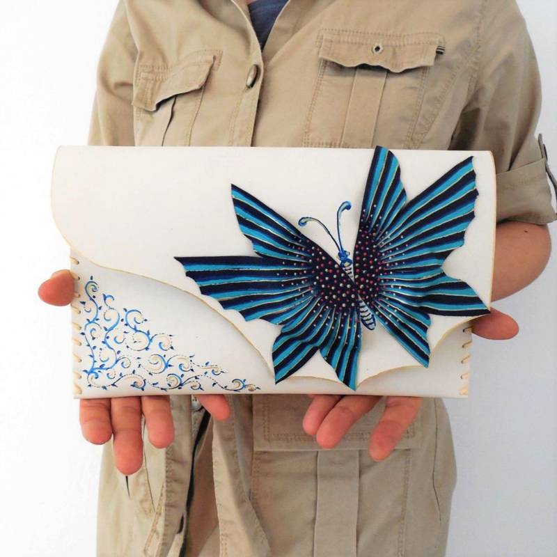 Blaue Schmetterling Clutch Tasche Leder Applikation Abendtasche Unikat Handgemacht Elegante Ledertasche Blaue Schmetterling Clutch Tasche Leder Applikation Abendtasche Unikat Handgemacht Elegante Ledertasche von spiculdegrau
