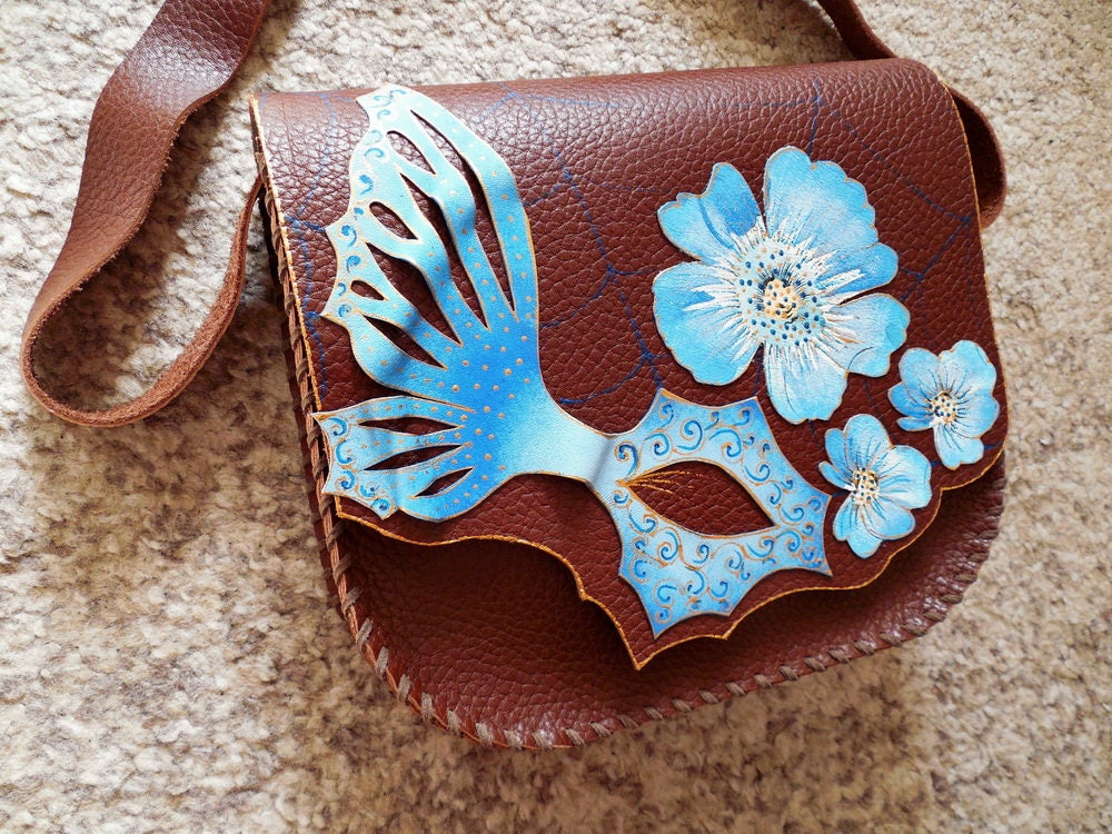 Boho Ledertasche Leder Maske Handmade Schmetterling Venezianer Handbemalte Bemalte Boho Ledertasche Leder Maske Handmade Schmetterling Venezianer Handbemalte Bemalte von spiculdegrau