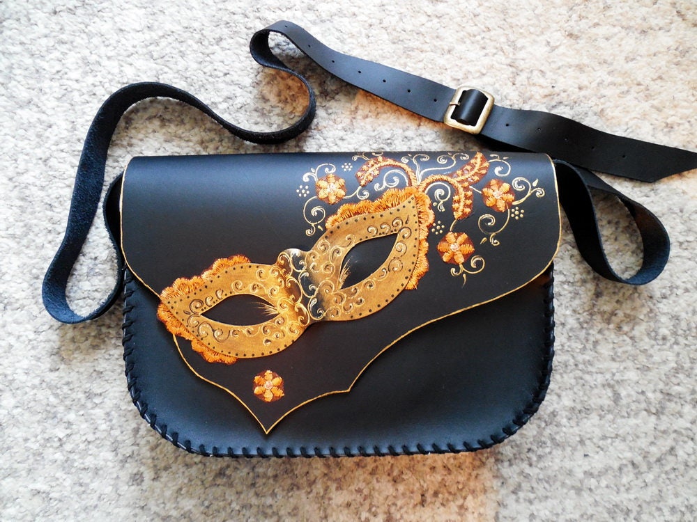 Gold Maskentasche, Einzigartige Ledertasche, Ausgefallene Tasche, Venedig Maske, Leder Jubiläum, Geschenk Für Sie, Karneval Masken Tasche, Unikat Gold Maskentasche, Einzigartige Ledertasche, Ausgefallene Tasche, Venedig Maske, Leder Jubiläum, Geschenk Für Sie, Karneval Masken Tasche, Unikat von spiculdegrau