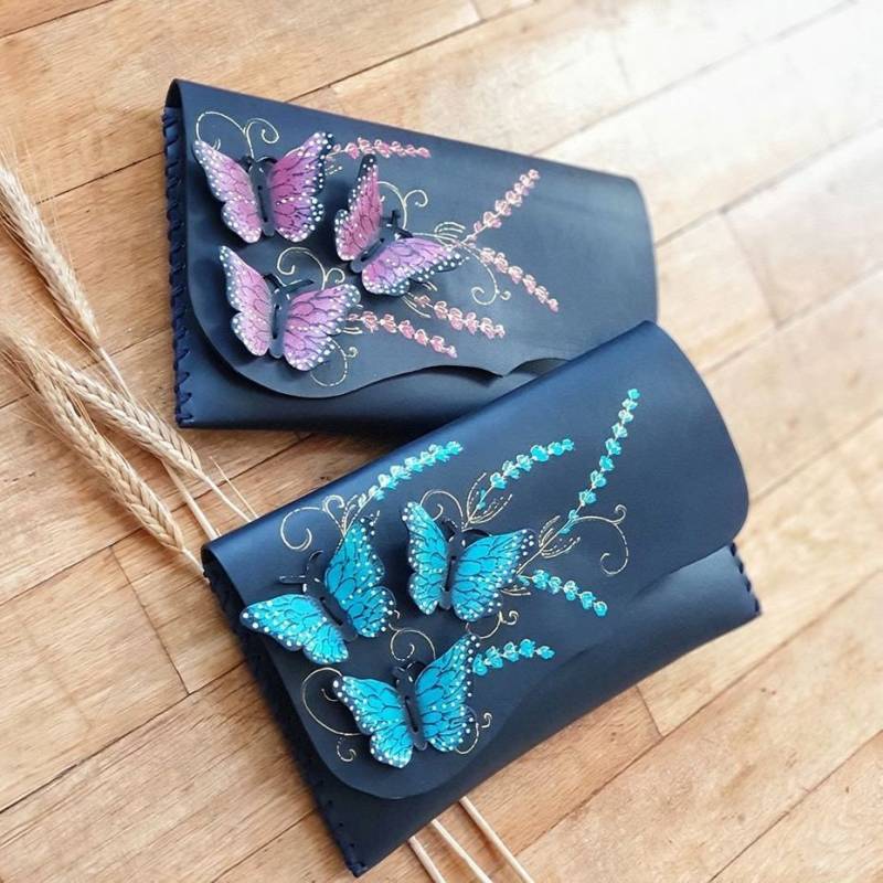 Schwarze Schmetterlinge Tasche Brautjungfern Schmetterlingstasche Bemalter Schmetterling Geldbeutel Unikat Ausgefallenes Braut Geschenk von spiculdegrau