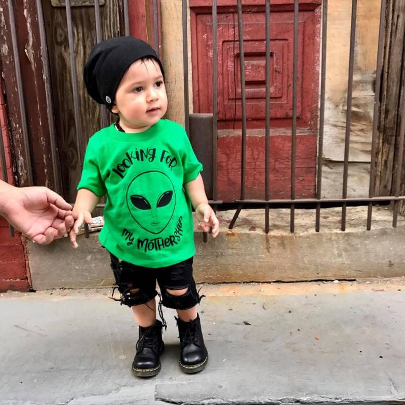 Auf Der Suche Nach Mein Mutterschiff Kind Trendige T-Shirt Oder Bodysuit Baby Kleinkind Jungen Mädchen Kleidung von spillthebeansetc