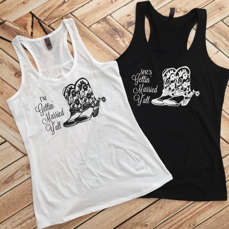Bachelorette Tanks Sie Gettin Gespannt Braut Shirt Land-Cowboy-stiefel Plus Größe Passende Shirts Racer Back Tank Top Work Out Bachelorette Tanks Sie Gettin Gespannt Braut Shirt Land-Cowboy-stiefel Plus Größe Passende Shirts Racer Back Tank Top Work Out von spillthebeansetc