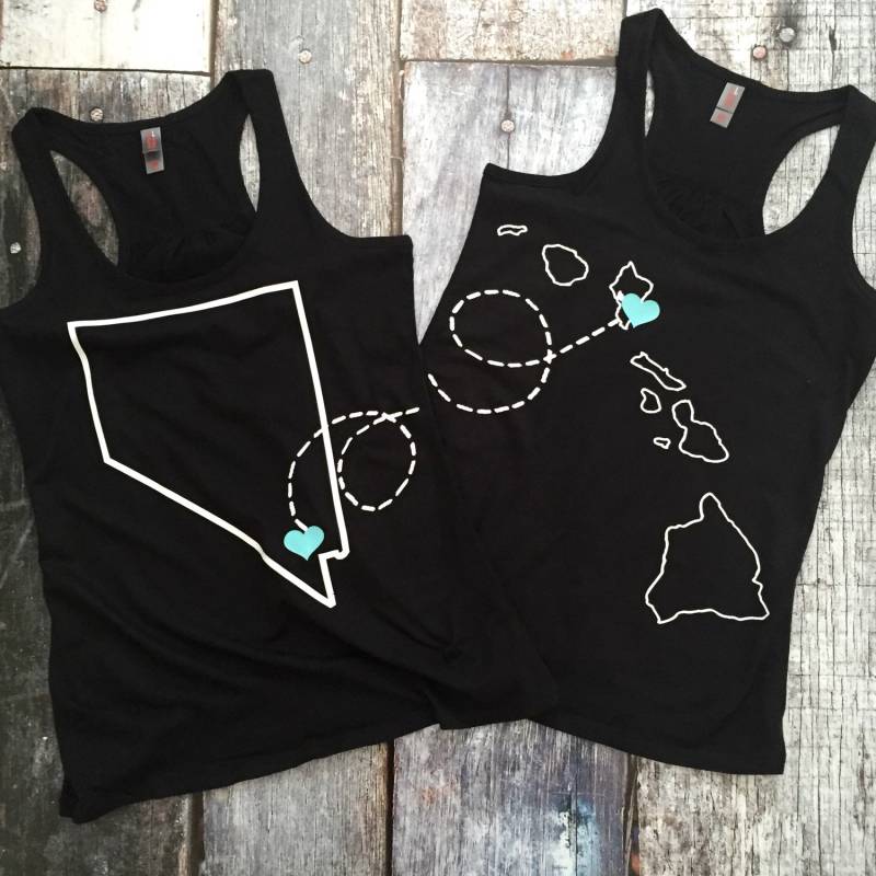 Beste Freundin Bff Langstrecken Gehen Weg Geschenk Kaufen 2 Passende Hemden Any State Racer Back Tank Top Shirt Arbeit, Übergröße Nevada Hawaii Beste Freundin Bff Langstrecken Gehen Weg Geschenk Kaufen 2 Passende Hemden Any State Racer Back Tank Top Shirt Arbeit, Übergröße Nevada Hawaii von spillthebeansetc