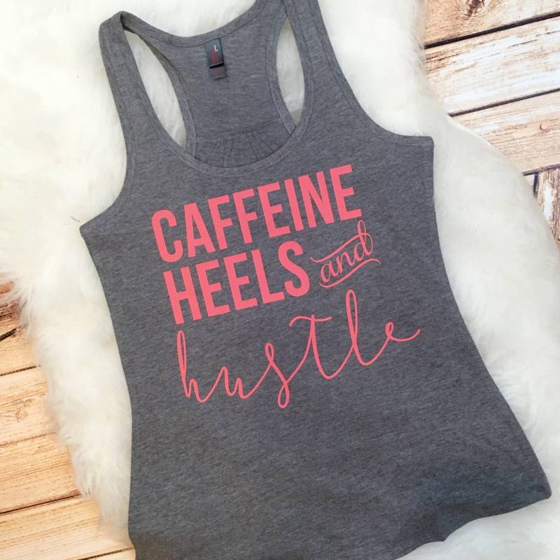 Coffee Trendy Tank Top Koffein, Fersen Und Hustle Mama Life #mamalife Shirt V Damen Crunchy Plus Größe 2x 3x 4x Wahm Sahm von spillthebeansetc
