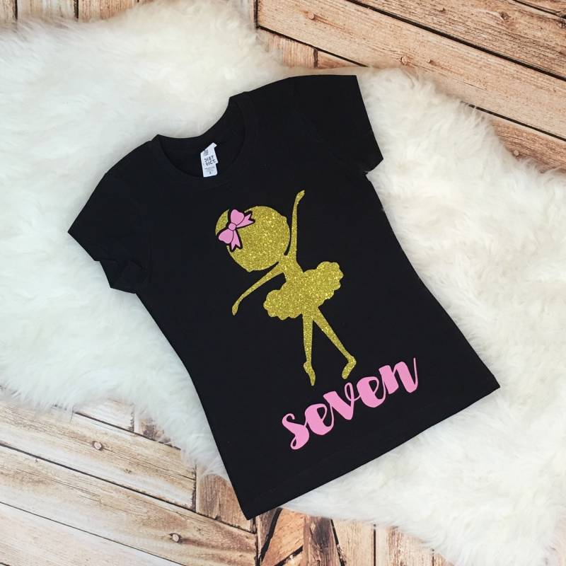 Geburtstag T Shirt Girls Tänzerin 1. Kleine Ballerina Isabella Personalisierte Custom Body Oder T-Shirt Glitzer | T-Shirt von spillthebeansetc