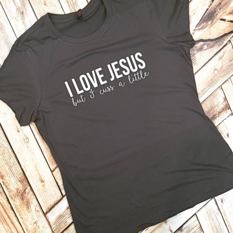Ich Liebe Jesus Aber Ich Fluchen Eine Kleine Mama Leben Erwachsenen Lustiges Shirt Frauen Plus Größe Verfügbar 2 X 3 4 Einzigartiges von spillthebeansetc