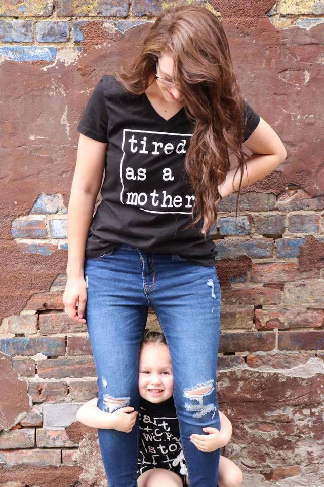 Müde Wie Eine Mutter Can't Stop, Wird Nicht Aufhören, Mama Und Mich Passenden Hemden Beste Freund T-Shirts Leben Verfügbar Kleinkind Shirt Müde Wie Eine Mutter Can't Stop, Wird Nicht Aufhören, Mama Und Mich Passenden Hemden Beste Freund T-Shirts Leben Verfügbar Kleinkind Shirt von spillthebeansetc