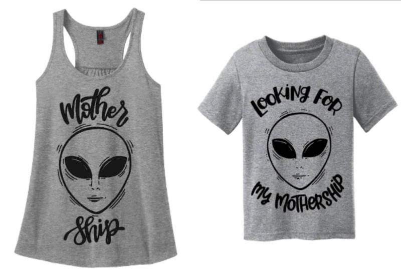 Mutter Schiff Auf Der Suche Nach Meiner Lustige Aliens Mama Mich Passende Set Shirt T-Shirt Body Baby Kinder Kleinkind Outfit von spillthebeansetc