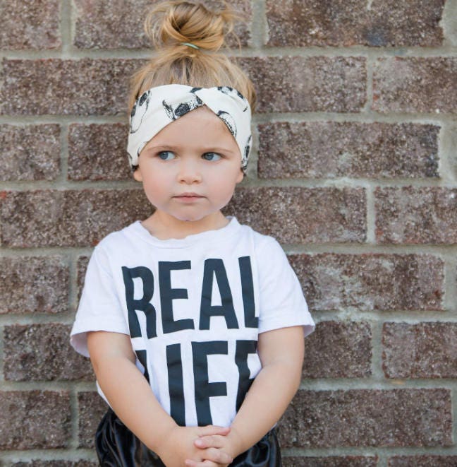 Real Life-Mama Und Mich Matcing Set Schwangerschaft Ankündigung Baby Frechen Mädchen Jungen Hipster Shirt Bodysuit Säugling Oder Kleinkind Brauch von spillthebeansetc