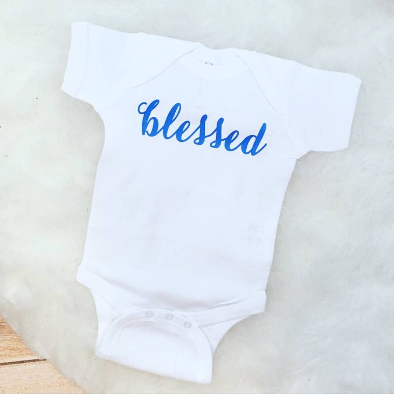 Taufe Gesegnet Bodysuit Outfit Bibel Vers Kind Gold Schwarz Body Kleinkind Shirt Jeder Größe Säugling Baby Gang Religiösen Jesus Gott Christ von spillthebeansetc