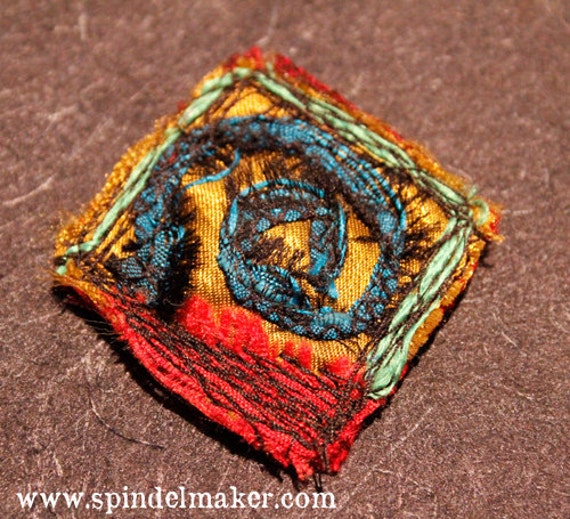 Mini Spirale Seide Brosche von spindelmaker